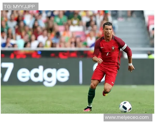 足球球星对视瞬间展现竞技魅力与友谊深情的完美交融