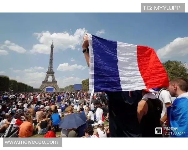 足球老诗人用诗歌描绘绿茵场上的激情与梦想